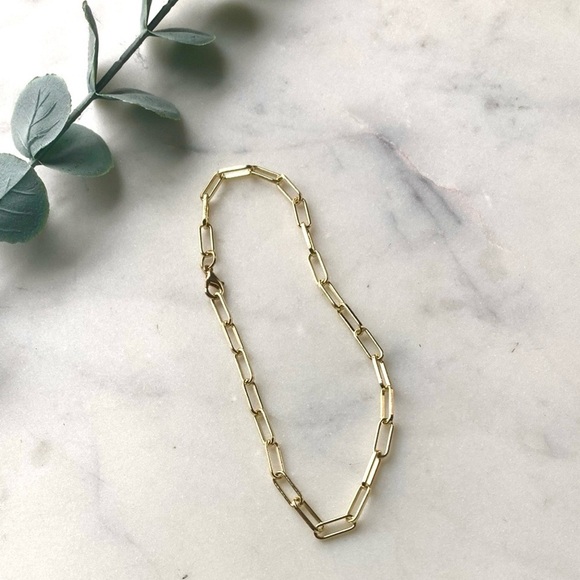 Minimalist and Dainty 18k Gold Plated Paperclip Chain Bracelet - Picture 1 of 4